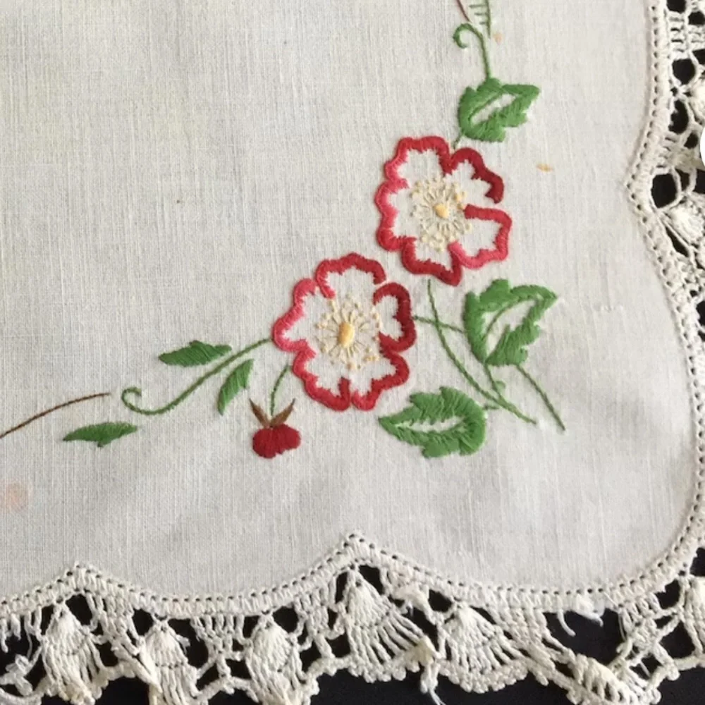 Vintage Embroidered Linens & Lace Mystery Grab Bag 🌸 Medium Box 🍄 9-14 Pieces